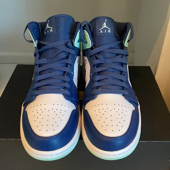 Men’s Air Jordan 1’s Mid- Size 10.5- Great Condition! - Picture 2 of 5